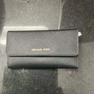 NWOT black Michael Kors Jet Set leather trifold wallet
